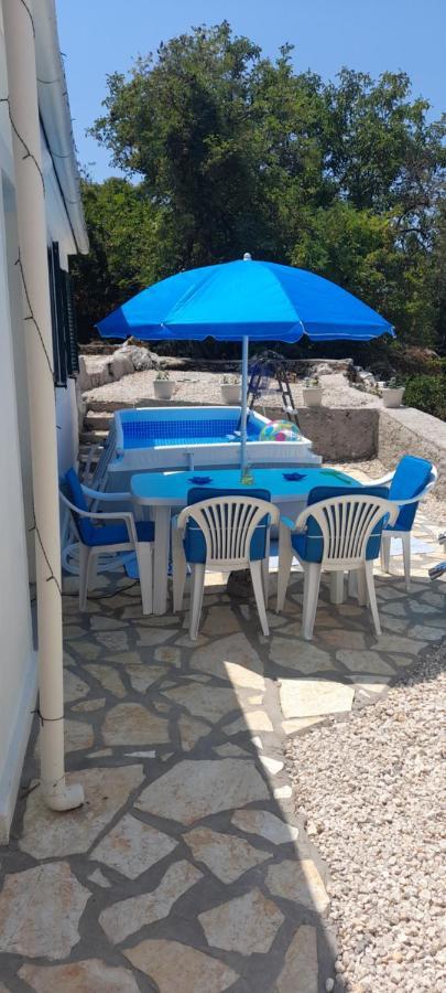 Lovely Studio In Strinilas With Its Own Pool Kültér fotó