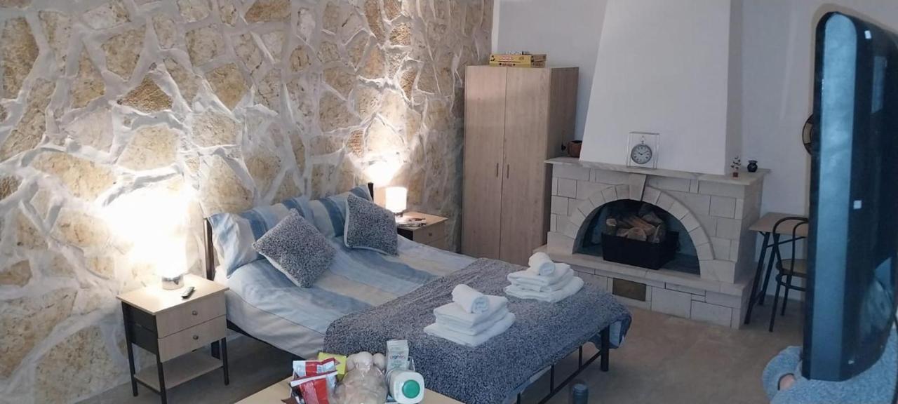 Lovely Studio In Strinilas With Its Own Pool Kültér fotó
