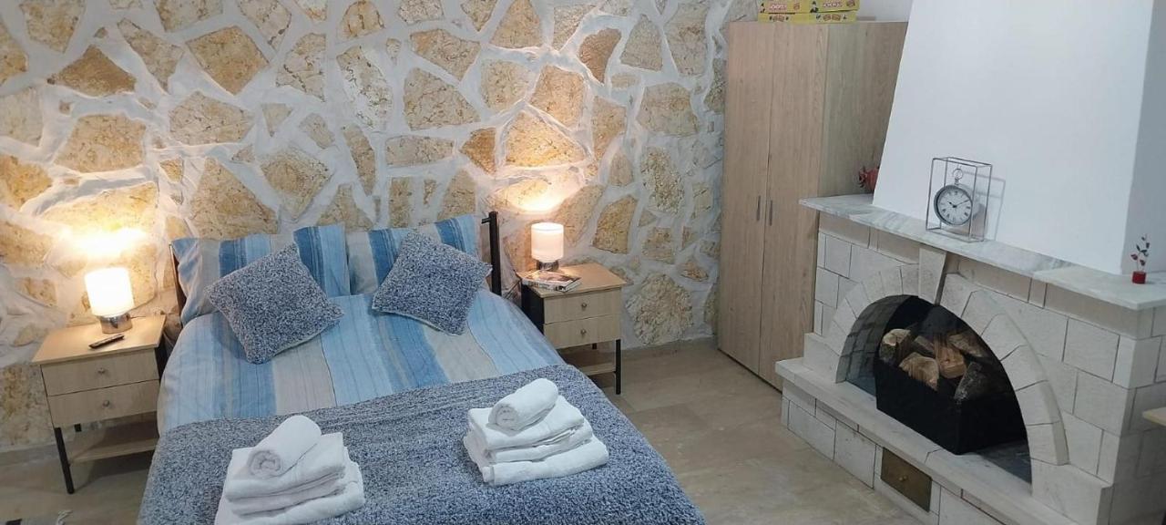 Lovely Studio In Strinilas With Its Own Pool Kültér fotó